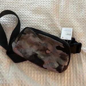 Lululemon sling purse / fanny pack
